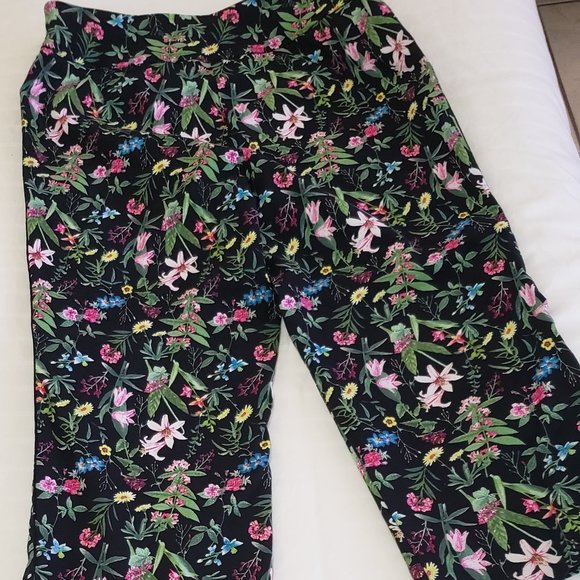 Roz & Ali Floral High Waisted Crop Pants. Size 12 - Picture 1 of 5